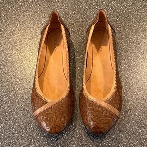 Vionic Women's Carroll Brown Croc-Patterned Flats - size 9